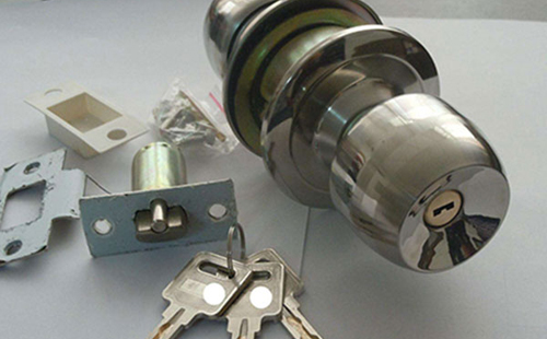 麗江換鎖電話（開門鎖安裝指紋鎖）